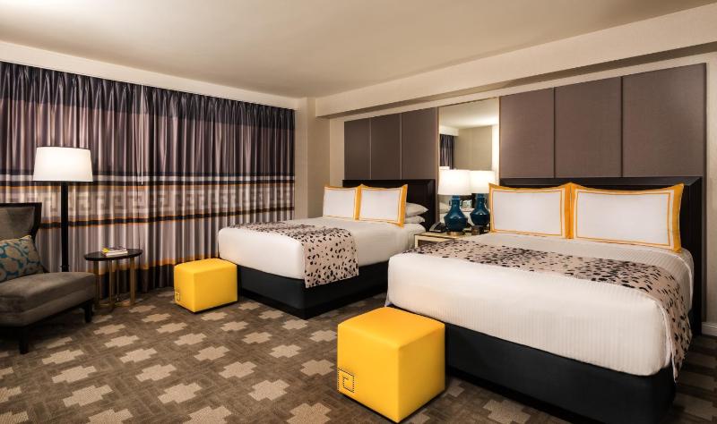 Julius Pool View Room 2 Queens Non-Smoking