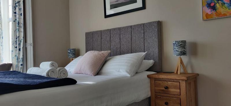 King Room with Private Bathroom image 4