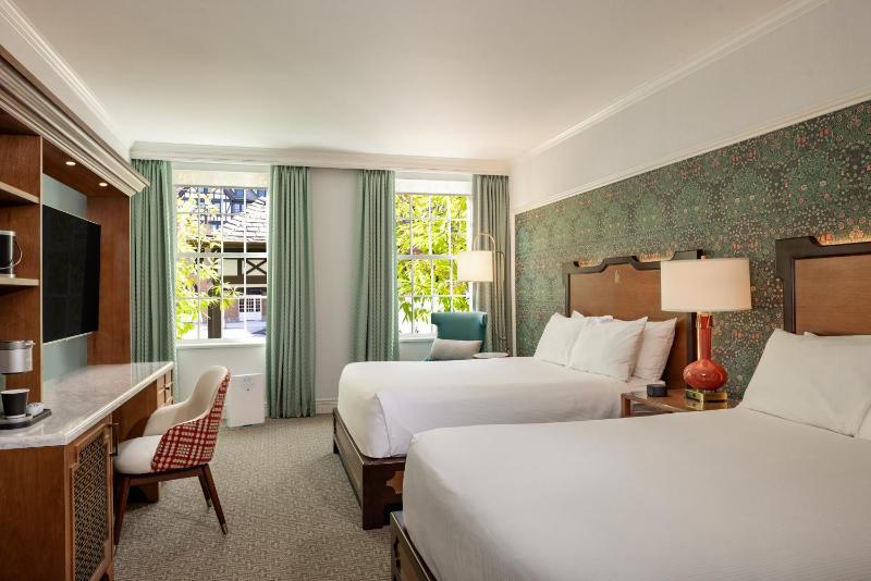 Double Room with Two Double Beds with Roll-In Shower - Mobility Access image 2