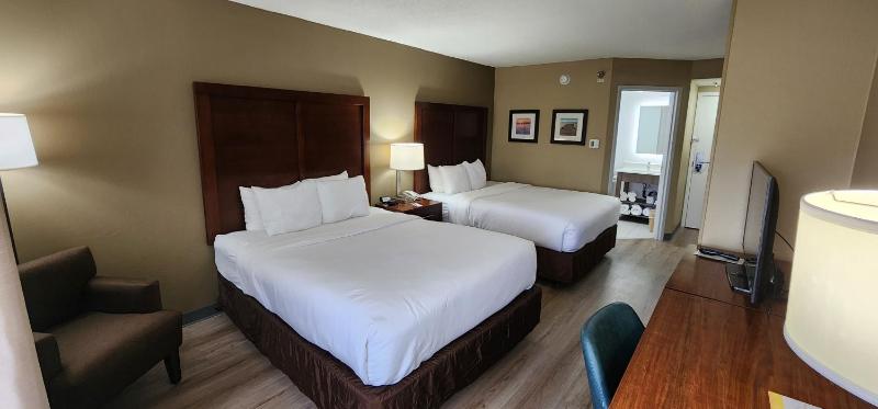 Queen Room with Two Queen Beds - Accessible/Non-Smoking  image 3
