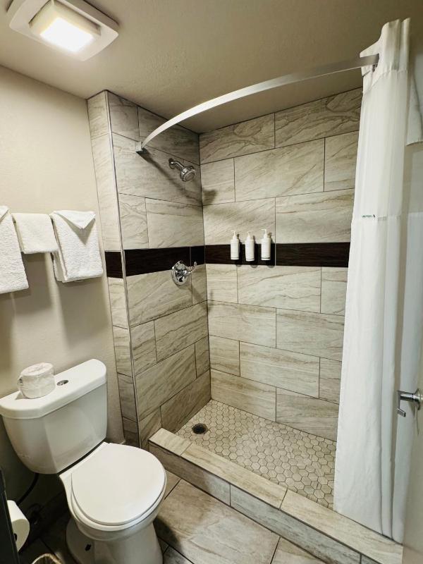 Double Room with Two Double Beds - Non-Smoking image 3