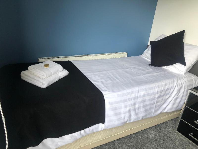 Bassett Home - Single room and Free Parking - image 9