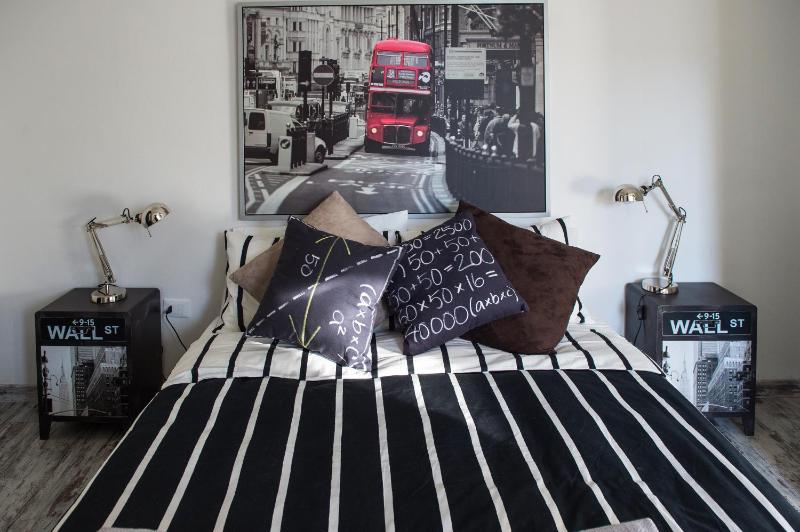 Double or Twin Room with Private Bathroom image 3
