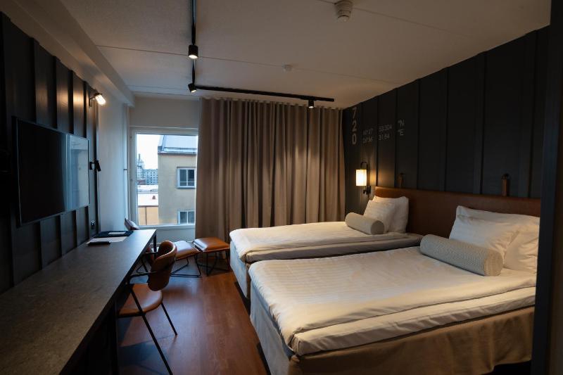Standard Twin Room image 1