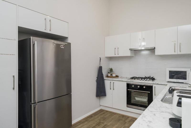 Bright and Spacious 2-Bed Thornlie Family Home - image 14