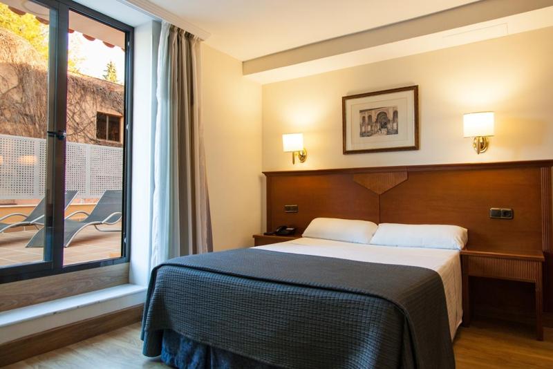 Double Room with Terrace image 2