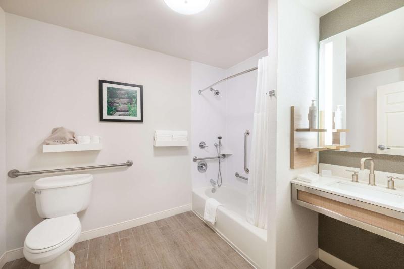 King Room with Accessible Tub - Mobility Access image 2