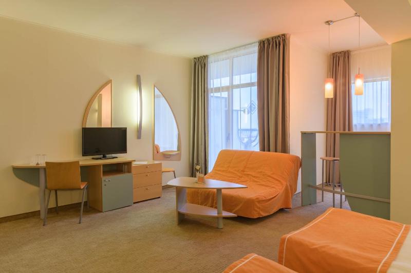 Deluxe Triple Room image 2