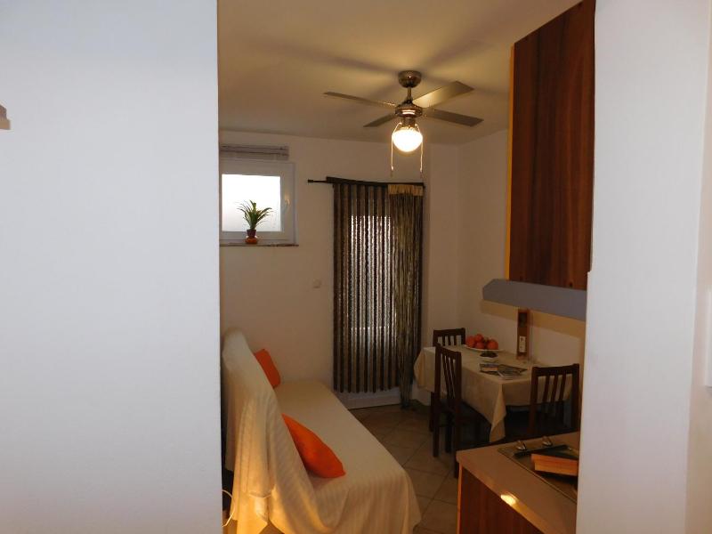 One-Bedroom Apartment image 2
