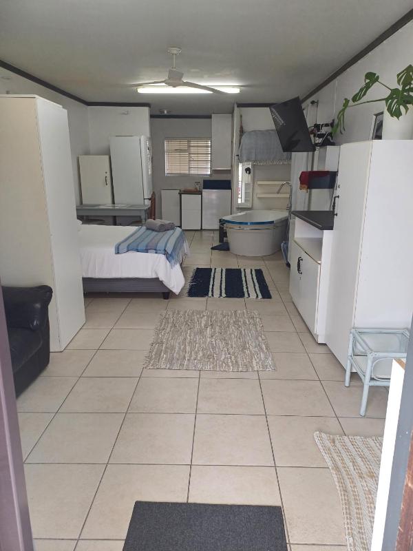 Santini Lace Self Catering Unit - image 11