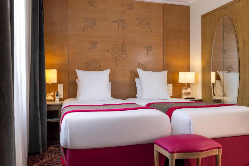 Classic Twin Room image 1