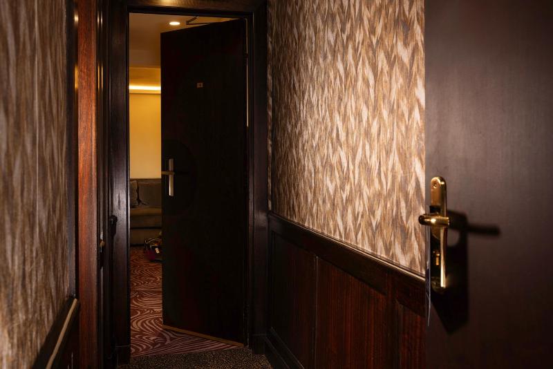 Two Connecting Rooms (5 persons) image 4