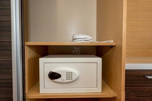 Deluxe Double Room with Sea View image 2