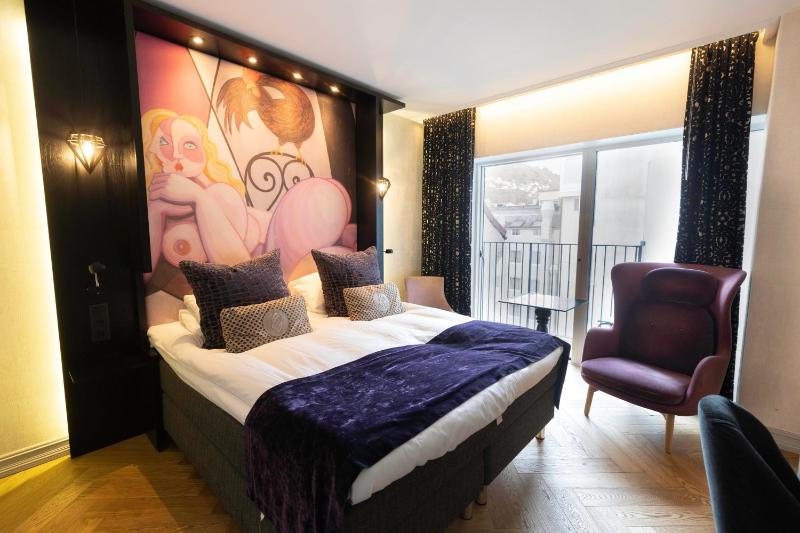 Deluxe room with Balcony image 1