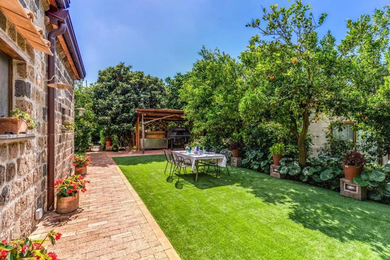 Romantic Garden - image 19