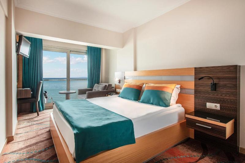 Double Room with Sea View image 1