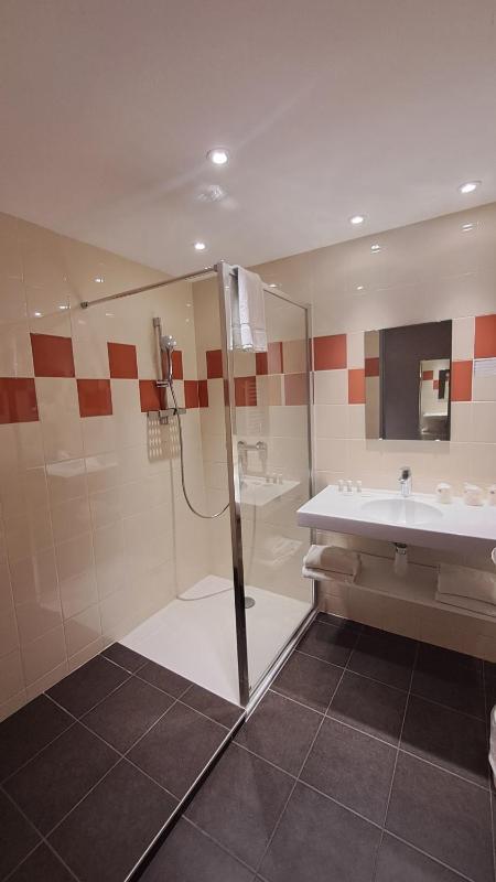 Twin Room image 3