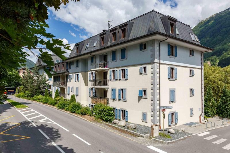 Apartment with Mountain View image 3