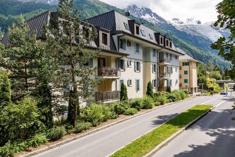 Apartment with Mountain View image 2