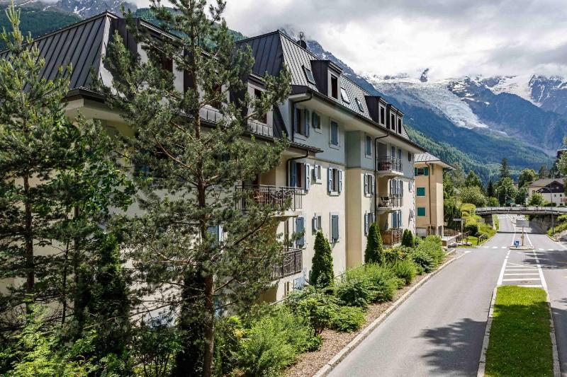 Apartment with Mountain View image 3