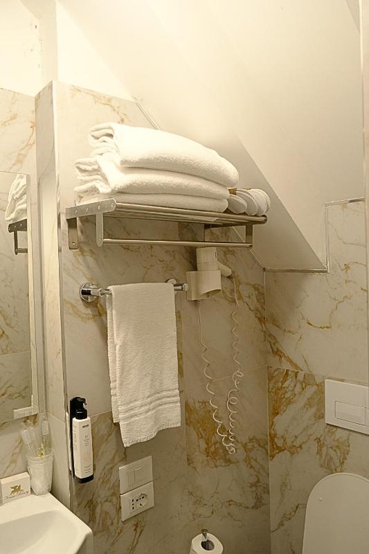 Superior Queen Room image 2