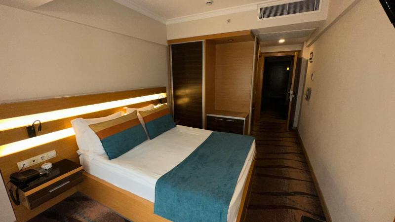 Double Room with City View image 4
