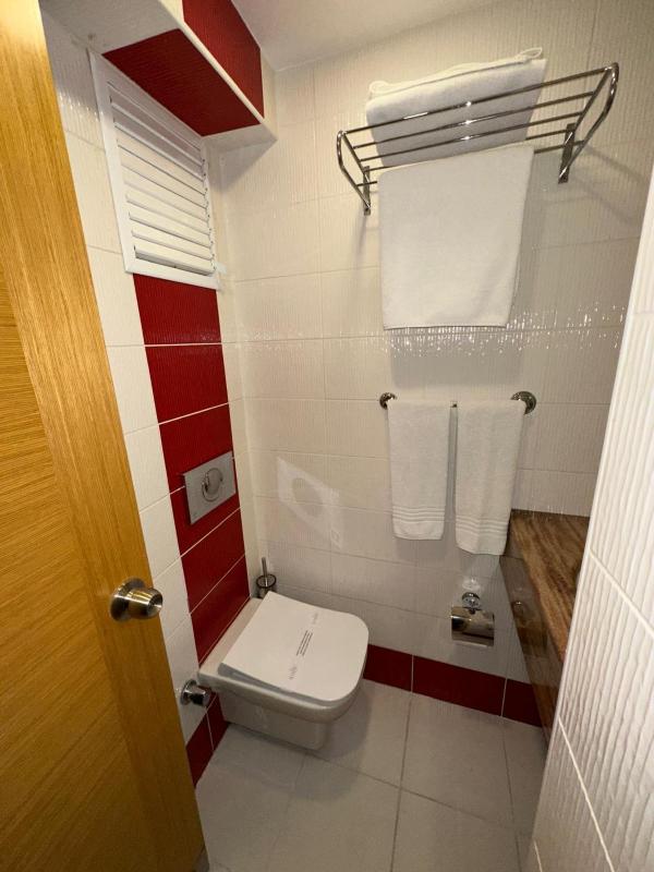 Standard Twin Room image 4