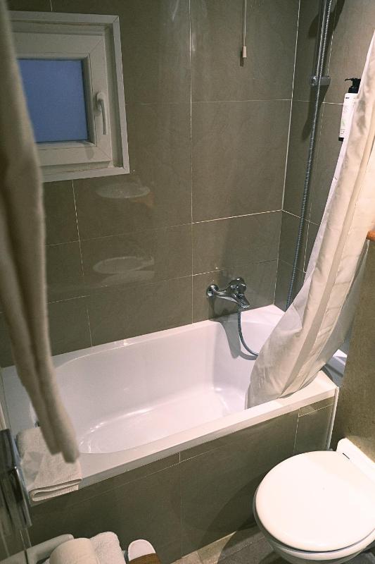 Small Double Room image 2