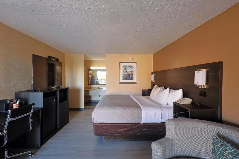 King Room - Non-Smoking image 3