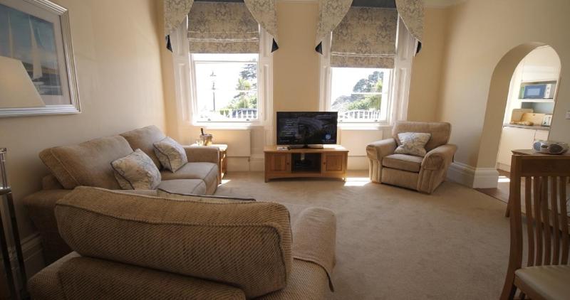 Two-Bedroom Apartment with Sea View image 4