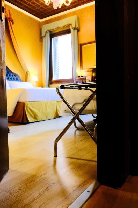 Queen Room with View image 1