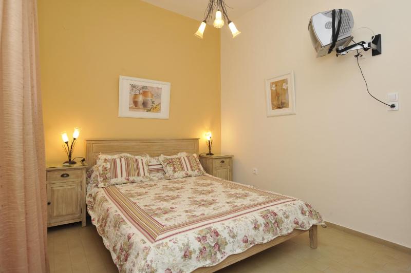 Family Room image 3