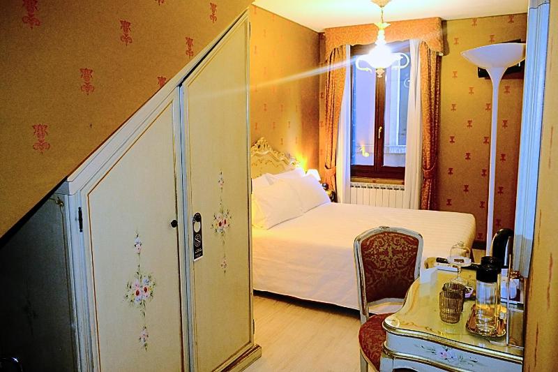 Small Double Room with View - Annex image 1