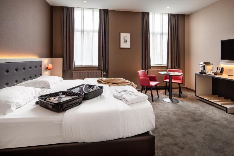 Superior Double or Twin Room with City View image 1