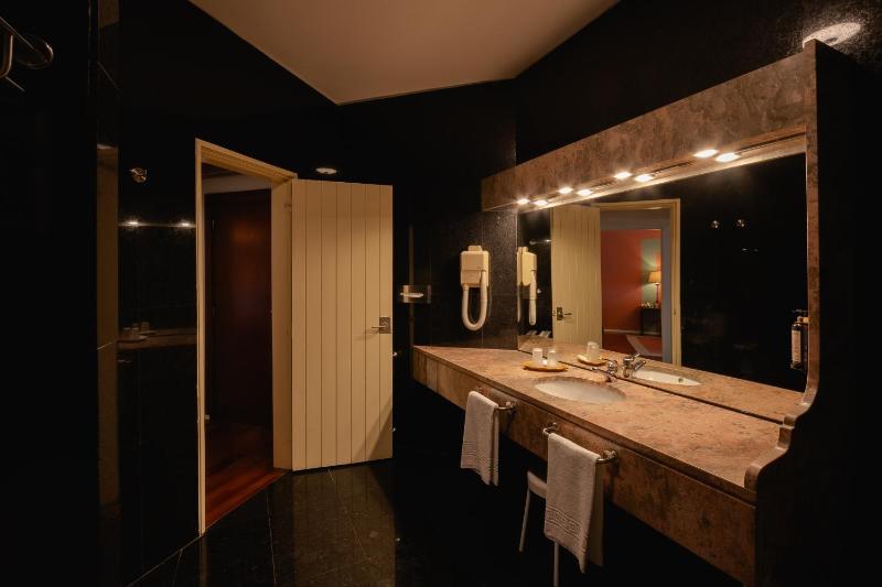 Superior Double or Twin Room with Balcony image 2