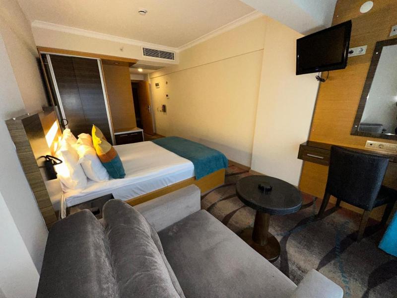 Double Room with Sea View image 3