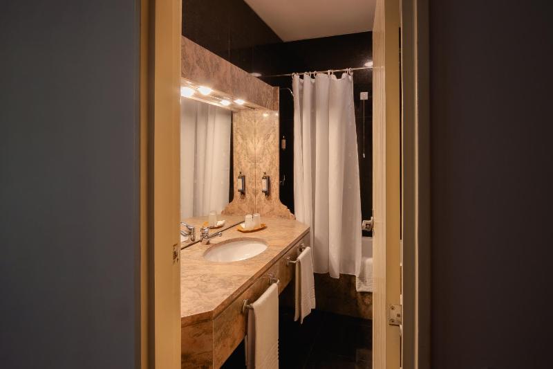 Superior Double or Twin Room with Balcony image 3