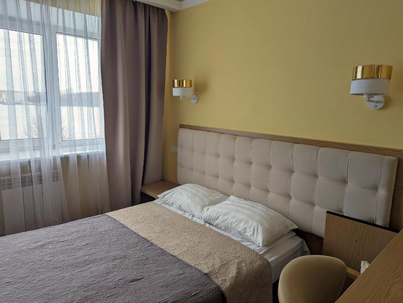 Single Room with Lake View image 4
