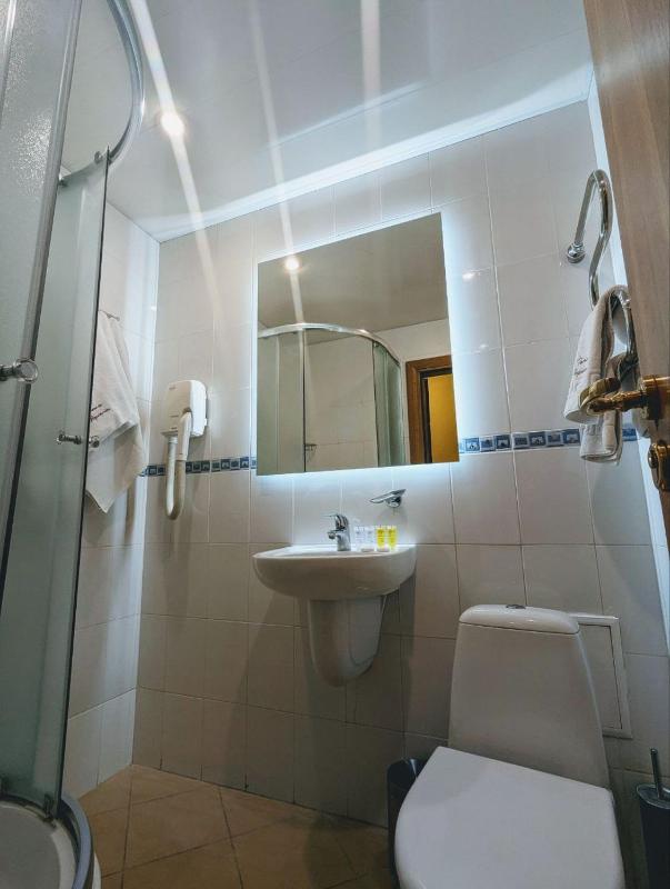 Single Room with Lake View image 2