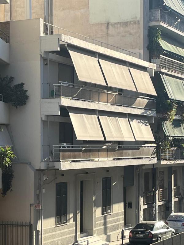 Blue and Peach Two Bedroom Apartment Free Parking image 1