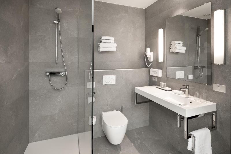 Double or Twin Room with City View image 2