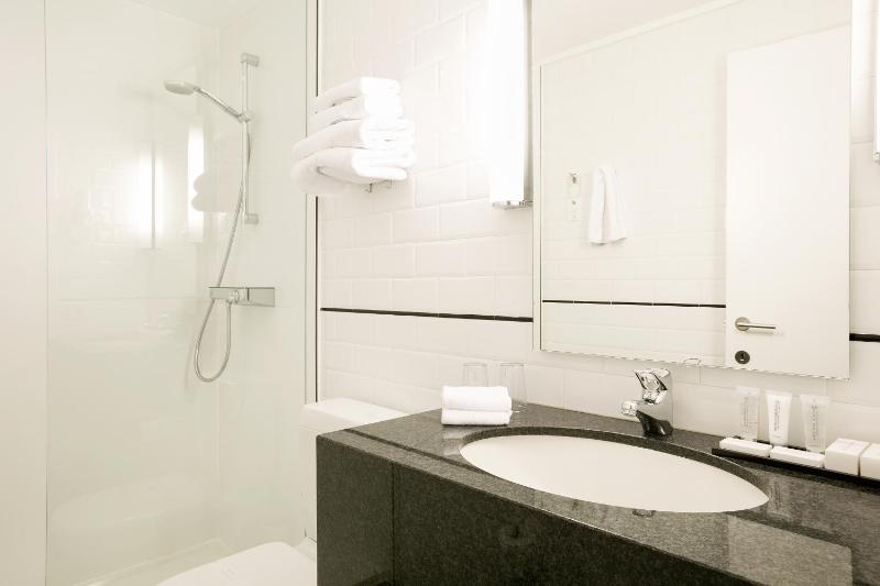 Small Double Room with City View image 2