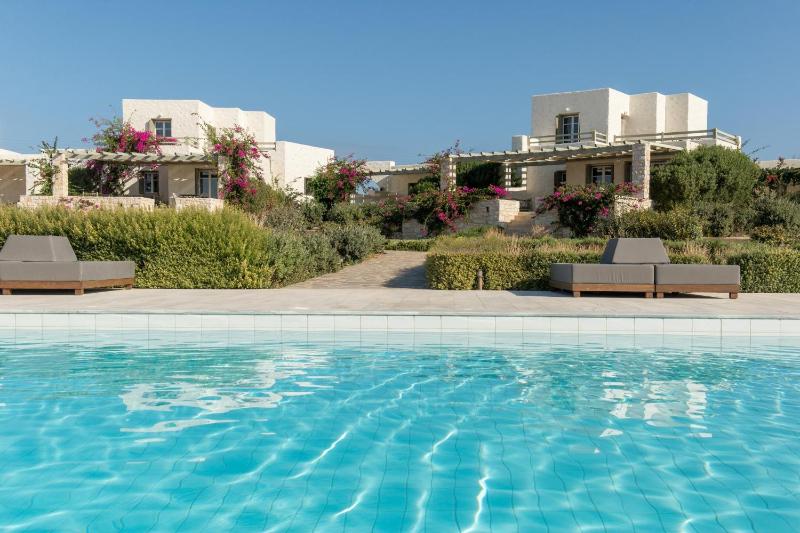 Premier Poolfront Villa image 1