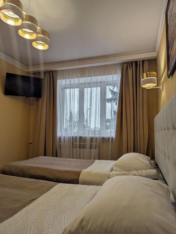 Twin Room with City View image 3