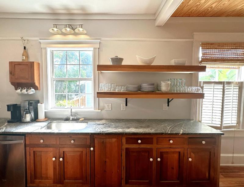 Lemon Street Retreat Renovated 1920 Craftman Half mile Stroll to Historic DT Beaches 3 mi to Vilano & 5 to St Aug - image 9