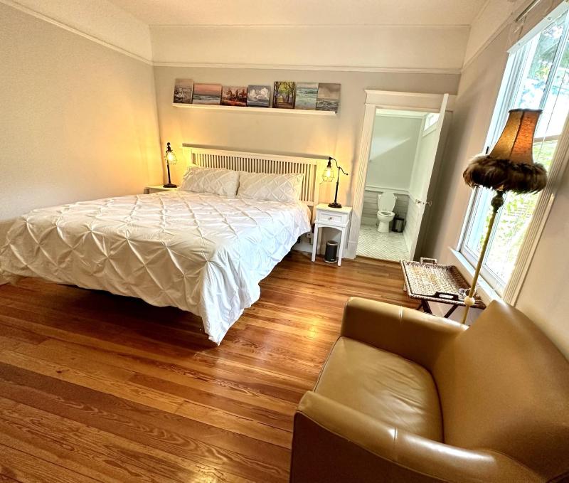 Lemon Street Retreat Renovated 1920 Craftman Half mile Stroll to Historic DT Beaches 3 mi to Vilano & 5 to St Aug - image 8