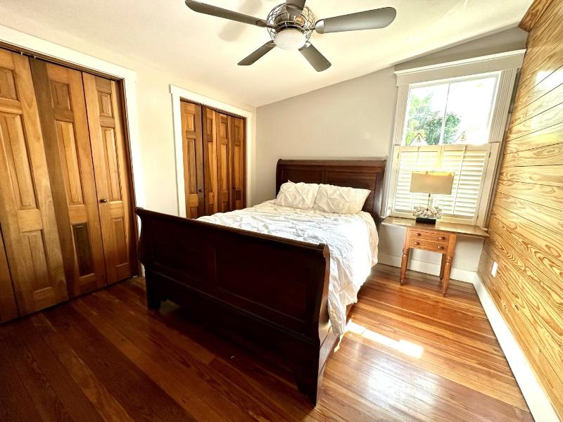 Lemon Street Retreat Renovated 1920 Craftman Half mile Stroll to Historic DT Beaches 3 mi to Vilano & 5 to St Aug - image 2