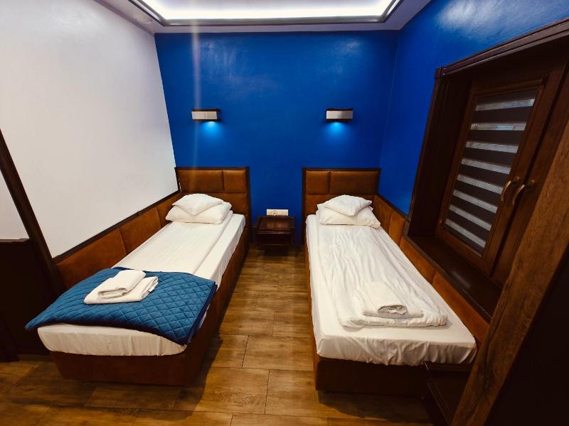 Double Room image 4