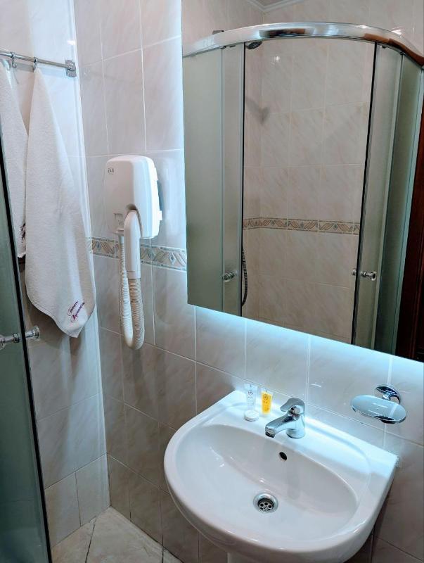 Standard Double Room image 2