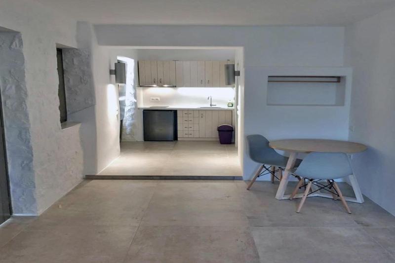 Deluxe Poolfront Suite image 4